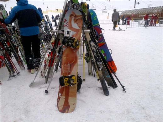 Il y en a qui sont moins habillées