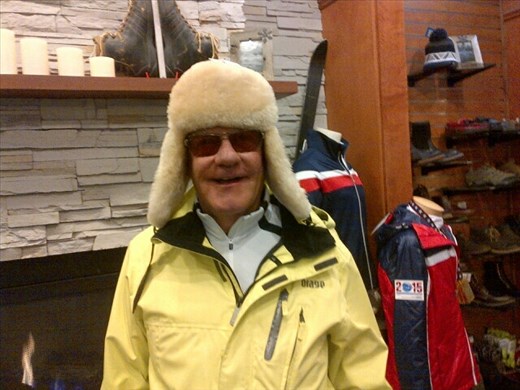 Pierre avec son nouveau chapeau, ça lui va bien