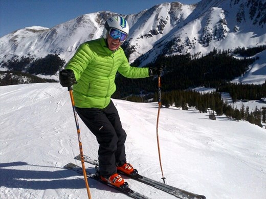 Mike prêt pour la descente à la corniche Pali