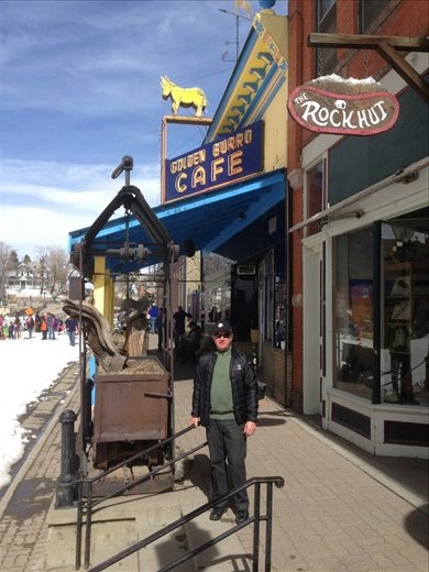 Rue de Leadville, beaucoup de bars