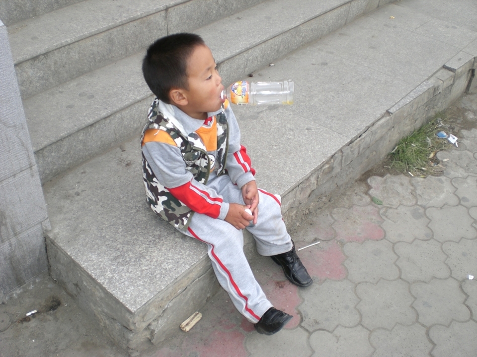 Children are innocent, and thier eyes show much purer feelings than adults'. In Mongolia, even though people don't have many belongings, people don't need much. I could always find interesting and funny situations to capture.