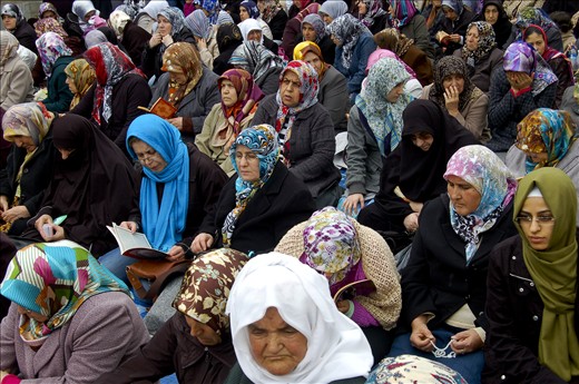 Women on a pilgrimage to Eyüp. Istanbul TUR