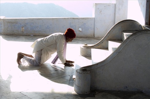 the sun has risen, praying on his knees, Pushkar
