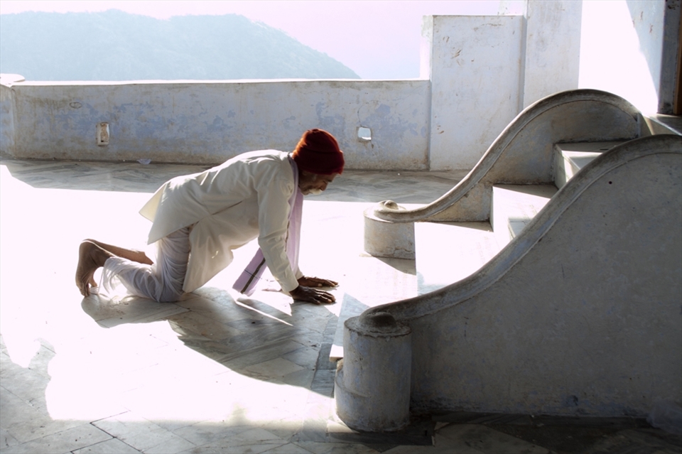 the sun has risen, praying on his knees, Pushkar