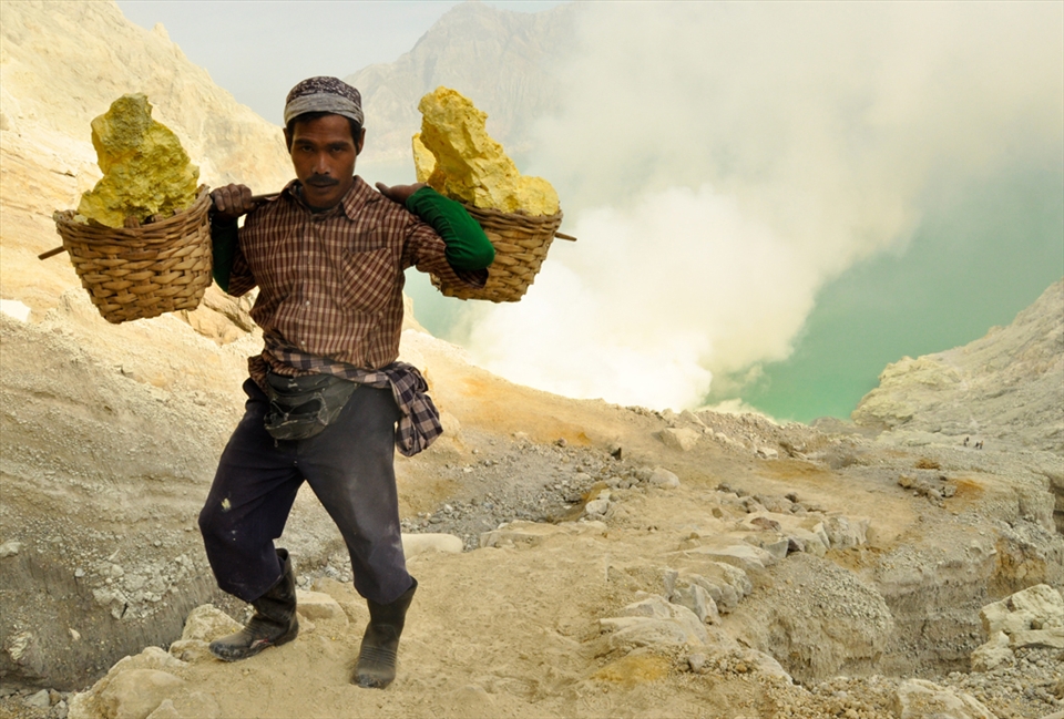 With very modest equipments, the miners would walk  to Ijen crater.