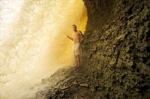 A tree planted enjoys A cold shower after planting 5000 trees in 8 hours,