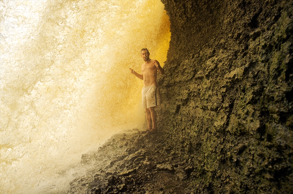 A tree planted enjoys A cold shower after planting 5000 trees in 8 hours,