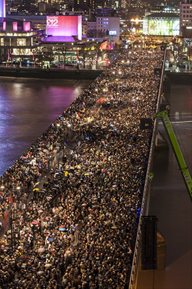 The Battle of Waterloo
With midnight fast approaching we decided it best to find a good viewpoint to watch the show. Of course, trying to get anywhere in London - even at the best of times - is a mission in itself. Thanks to a bit of research and planning we quickly came upon a set of stairs in a back alley and, after waiting for the right moment, ascended above the crowds on the street. After many flights of stairs we found ourselves on the roof of the Savoy Hotel with a wonderful view of Waterloo Bridge (so packed with people that I thought it might collapse), huge amounts of boats on the Thames, The Houses of Parliament, The London Eye and Millennium Bridge. We were ready to enjoy the show.