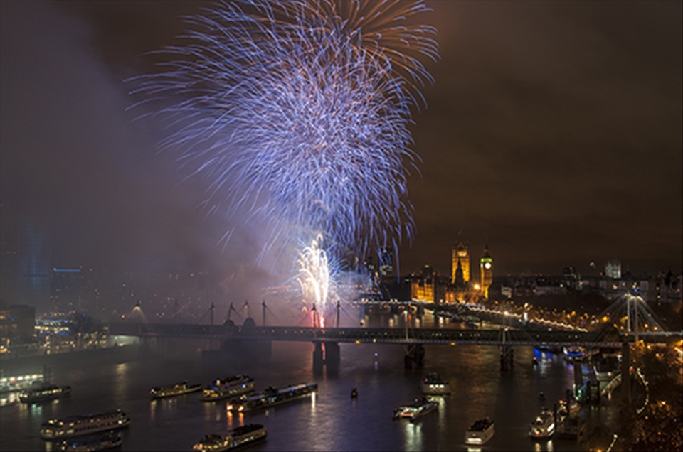 Show Time 
With ten minutes to go, we focussed on The Wheel, poured another glass of mulled wine and got ready for the action. 20 minutes later as the last fireworks died out (and we had also been joined by some of the staff of the Savoy) we decided to pack up and head on to the next location.