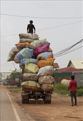 Price of gasoline is so expensive, every trip must be loaded up.: by aliahjan, Views[450]