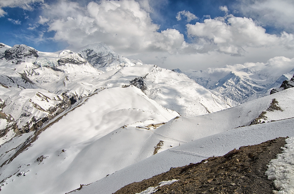 And it's a happy time to notice a shelter after many hours of going up and down.