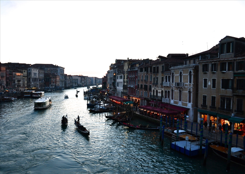 Restaurants lining the Grand Canal warm up the temperature and the Venetian aura on a cold winter night. 