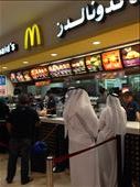 Men dress like Arab prince from a holiwood movie... Buying at McDonald's : by alinach, Views[316]