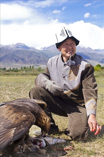 Eagle enjoys his kill.