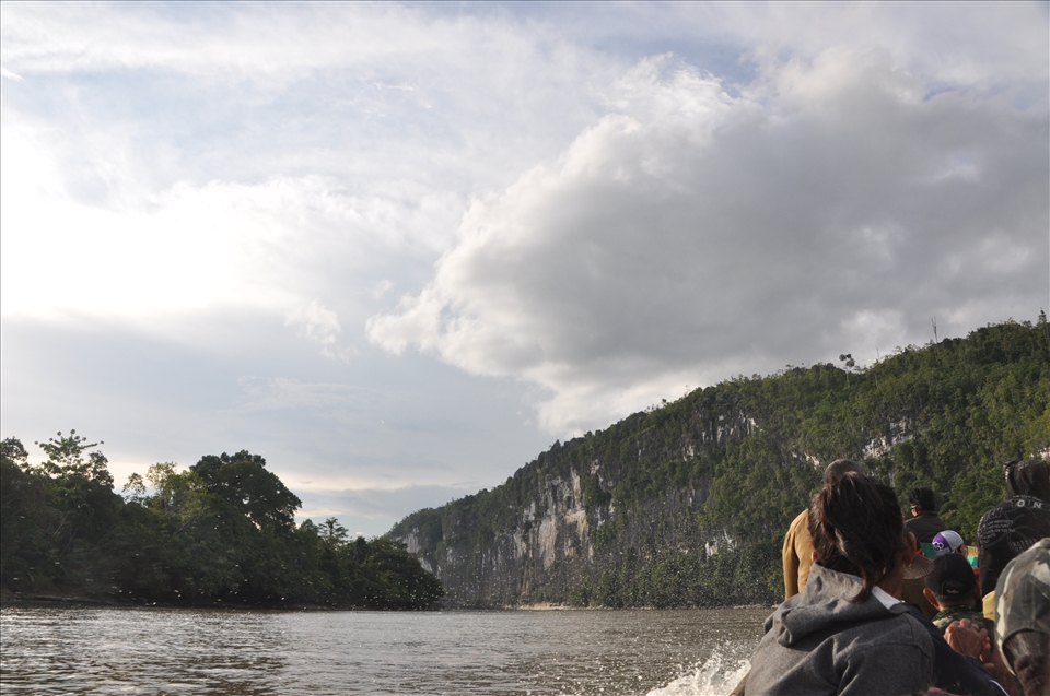 A Chalk-cliff seen from a long boat
