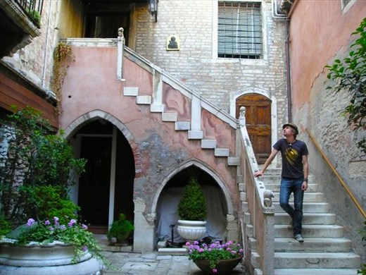 We found ourselves again... in a 14th century palazzo