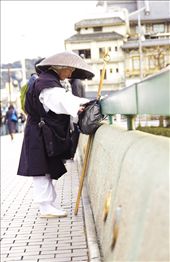 Whilst travelling through Kyoto, I was walking past the bridge on my way to the Shrine and found myself in front of this unknown character.: by alvintheseira, Views[397]