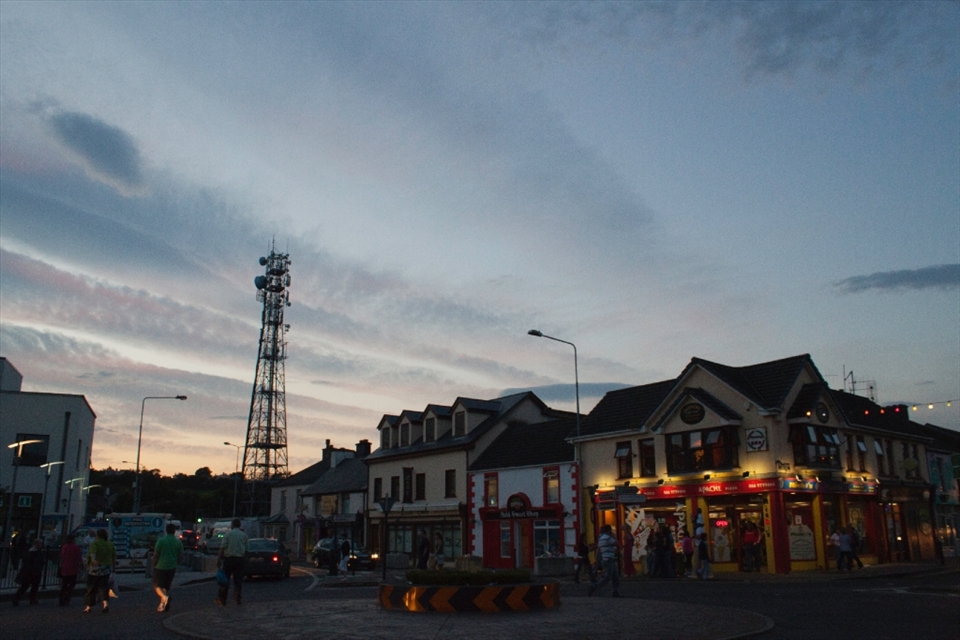 A quiet moment falls over Killorglin, almost like an indrawn breath. The streets are nearly empty and cheery pubs glow warm and welcoming. It is this moment that reveals the natural state of the town and hints at what it must be like on the other 51 weekends of the year. 