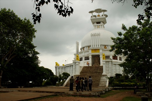 4.	Clouds around dhauli Shanti Stupa.
