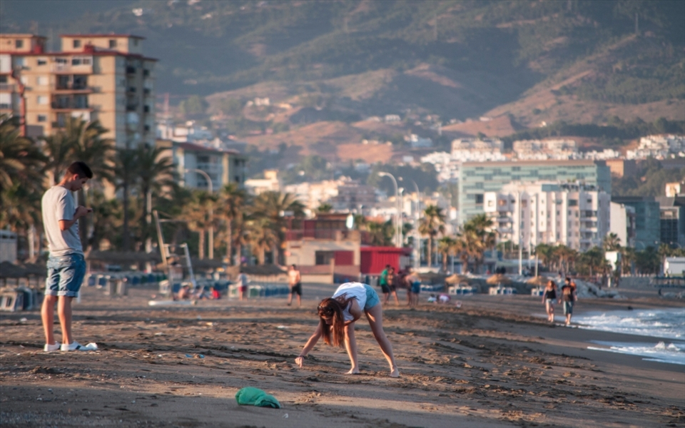 The relax environment of the beach with mountains in the background and sea shells all around you ... definitely a collectors item.