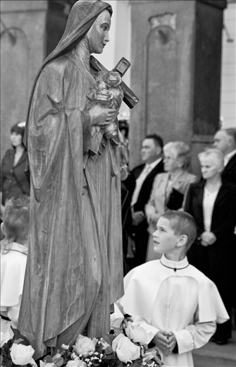 Stopping on the way - moments to think and pray.