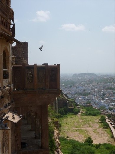 The fort and the city. They used to paint houses blue/indgio when a Braumen lived there.