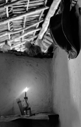 “Every day he picked up his hat, said a little pray to Virgin Mary and kissed me on the forehead before walking into the savannah” – says Da Silva, remembering her husband’s routine with tears in her eyes. He died a year ago after suffering a heart attack while exploring the backlands in search for new pastures for their cattle.
“He used to come back home before dawn. It has been like that for forty years. So the day he didn’t came back, I knew something bad has happened.”, she says. He was found the other day, still alive. She tried to bring him home but she didn’t has the strength to drag him. He has two more hear attacks and died in her arms.
She stills keep his hat at the same place he used to keep: by the wall, close to the querosene lamp
