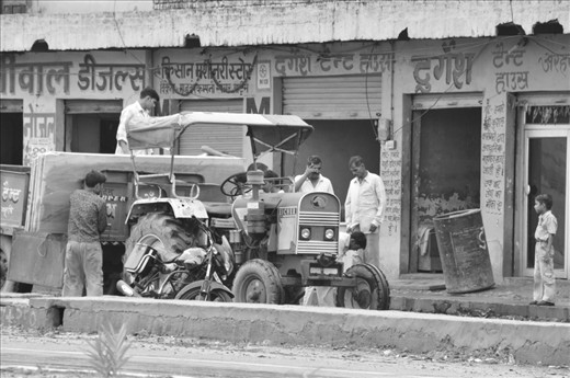 Man at work – unloading the wedding house decoration, somewhere on the road, India