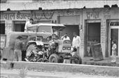Man at work – unloading the wedding house decoration, somewhere on the road, India: by anamaria, Views[489]