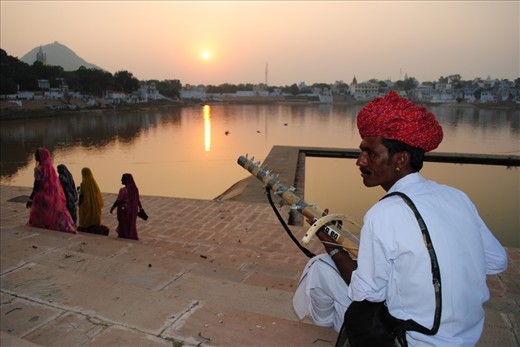 A local playing The Ravanahatha 

Ravanahatha is an ancient bowed fiddle instrumentonce once very popular in Western India and Sri Lanka. 