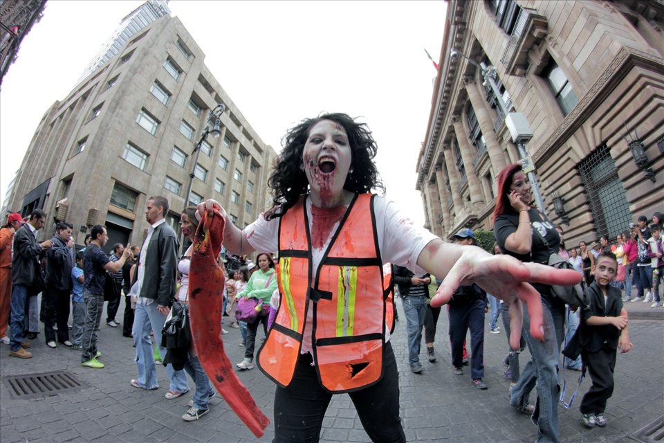 21.2 Million of inhabitants, someones like to stand up into the crowd