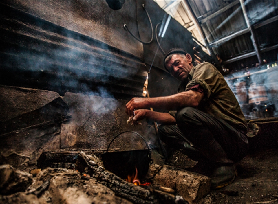 Preparing breakfast - shepherds have little time to eat their breakfast 