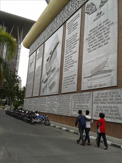 Everytime I go to library, I feel like I want to read all the books in there,but