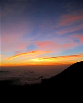 Leading on to the wait for the supermoon to rise from the back of the mountain trails, we were provided with a view of a sea of clouds under us from where we waited. : by andre_quatzal, Views[391]