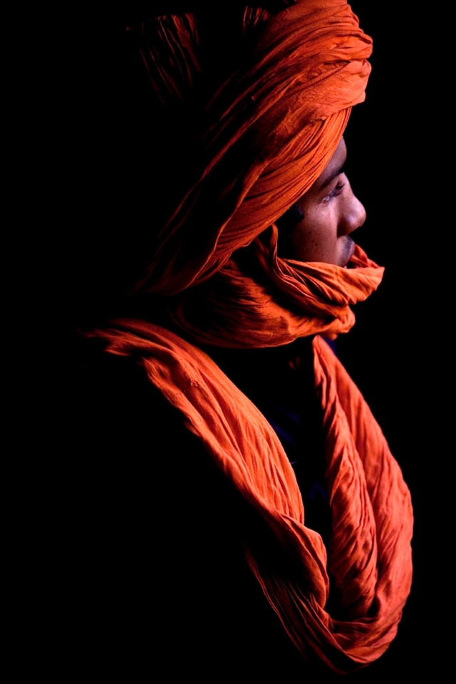 Simo Mohamed lives and works in Hassi Labied, a small village close to the dunes in eastern Morocco. His parents live in the Saharawi Refugee Camp in Tindouf (Algeria) and he's the only one to have a stable occupation, so he sends them some money every month. 