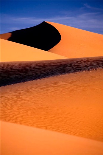 Erg Chebbi is the principal erg (sand desert) of Morocco. Its dunes, that can reach the height of 150m and hosted once the indipendent medieval emirate of Sijilmāsa, became recently a popular touristic destination and are actually threatened by the massive use of off-road vehicles, quads and motorbike on their surface.