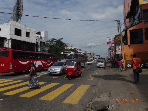 Avenida em Mount Lavinia