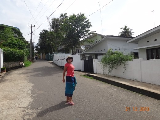 A pacata rua em frente da nossa Guest House