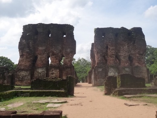 Ruinas de templo de 07 andares em Polonnaruwa