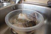 Changing the water of the Salted Codfish to remove the salt: by andreia-leite, Views[440]
