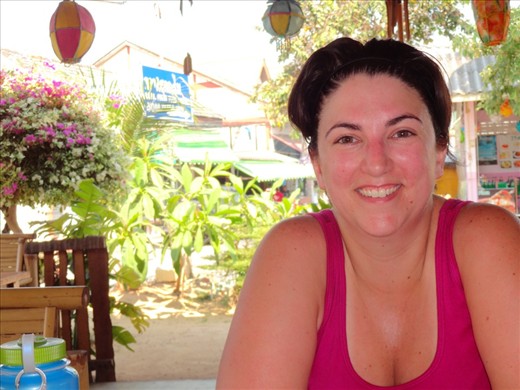 Have I mentioned how hot it is?  Jennifer and I went for a stroll to find breakfast and after 15 minutes, dripping with sweat and hair is a mess.  C'est la vie!