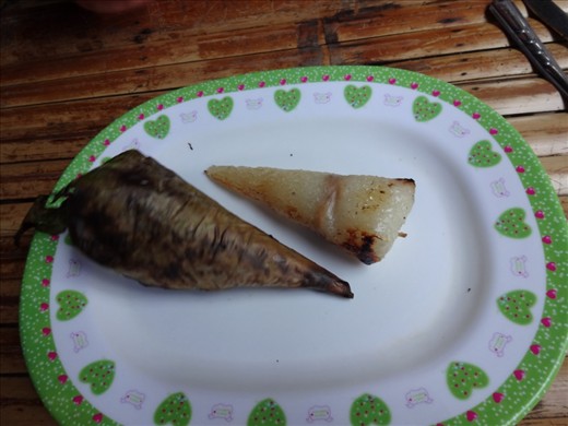At breakfast, the owner shared her favorite Thai food with us.  No idea what it is called, but it's sticky rice with tarro in the middle wrapped in a banana leaf.  Pretty tasty.