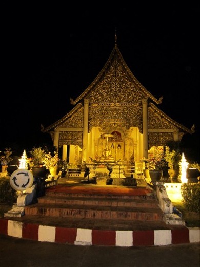 Wat Chedi Luang, 14th century temple.  
