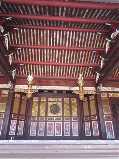 across from the temple inside the Khoo Kongsi was this stage for performances, specifically Chinese operas during the 7th lunar month.