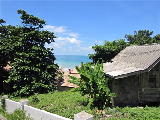 incredibly blue sky.  almost doesn't seem real.