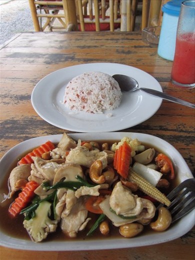one of my favorite Thai dishes, cashew nuts with lots of vegetables and chicken.  