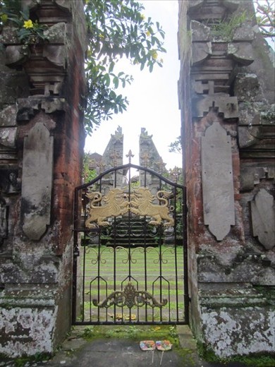 street view to the royal palace
