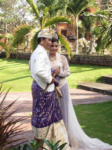 Hindu wedding engagement photos at Klung Kung