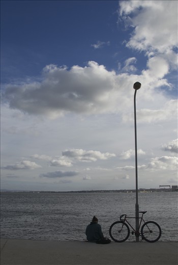 They are in a hurry. But still is this quickened city, they are some, who still search the opportunity, which Lisbon gives them - the opportunity to fly and to be free. In this idyllic city, not everyone is happy, but how could they? It gives me not only the great feeling, but the nostalgia, too. It makes me wanting to just stand there and stare at the beautiful sea. It makes me wanting to read, to create, to photograph, to be part of it, no matter in what way. And then I see this person. I see him standing there, being all alone. With his bicycle. Reading, being completely fine. Because he is part of Lisbon. 