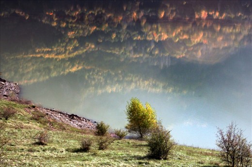 When i saw the reflection on the water i was amazed by the  image reflect. Now when i show to someone, the first impression is that the sky is burning :)